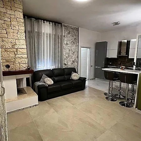 מלון דירות La Nuova Casa 3*